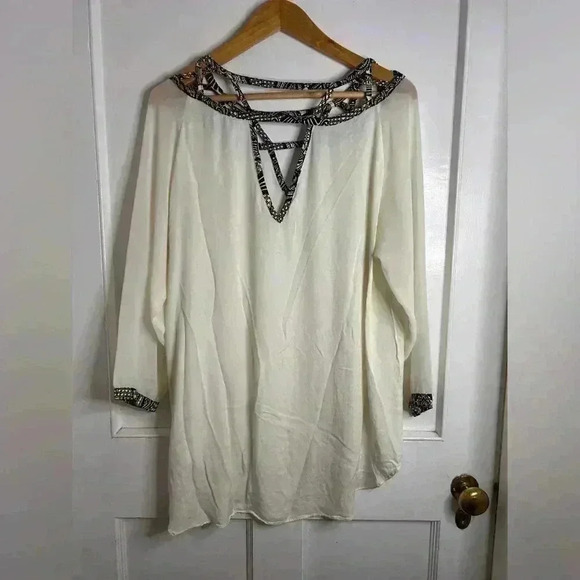 Gentle Fawn Blouse with Beautiful Cut Out Neckline Size Large - Picture 8 of 8